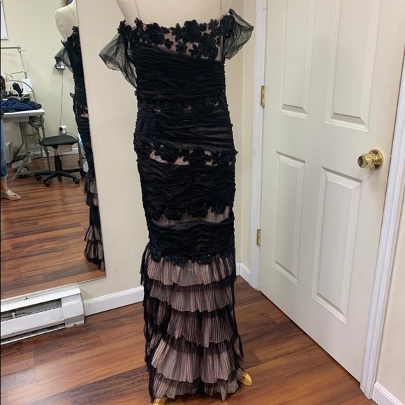 Black Mieka flower dress with shirt straps - Picture 3 of 5